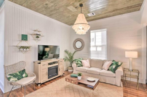 Near Beach and Strand Bright Cottage in Galveston